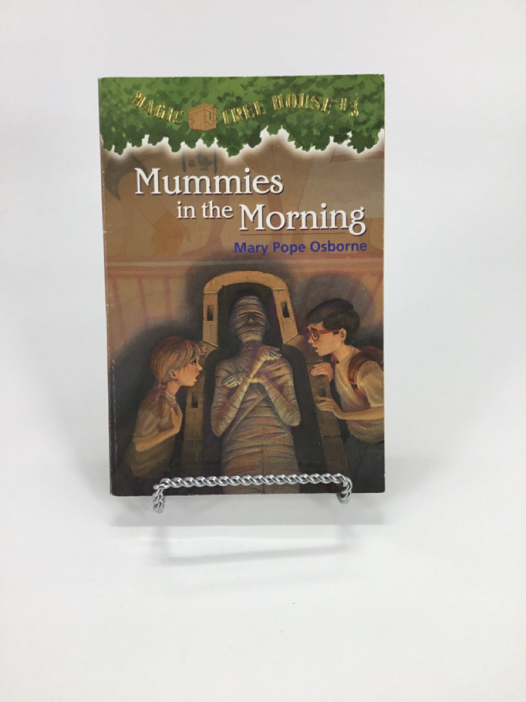 Magic Tree House: Mummies in the Morning Paperback Book