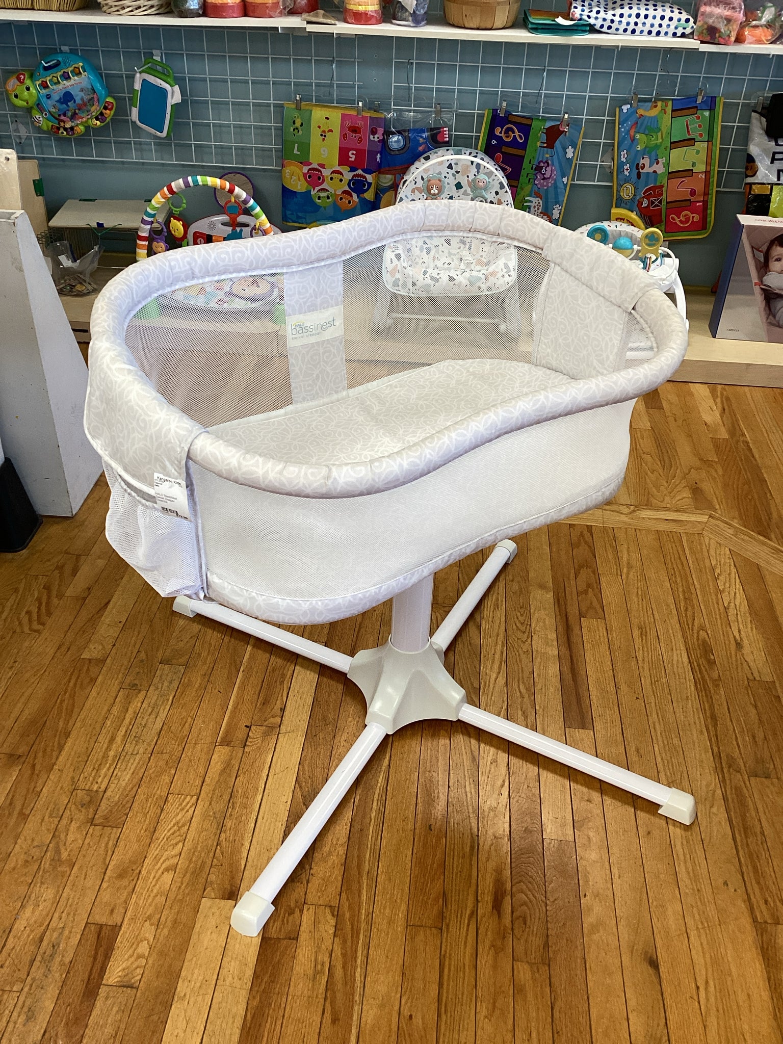 HALO BassiNest Swivel Sleeper Essentia