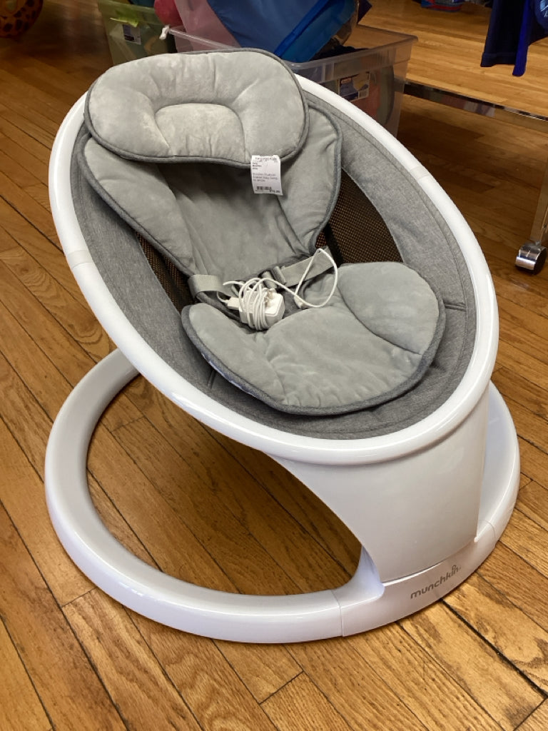 Munchkin Bluetooth Enabled Baby Swing