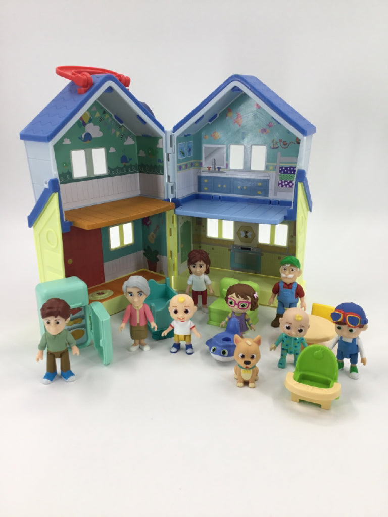 CoComelon Deluxe Family House Playset with Music and Sounds