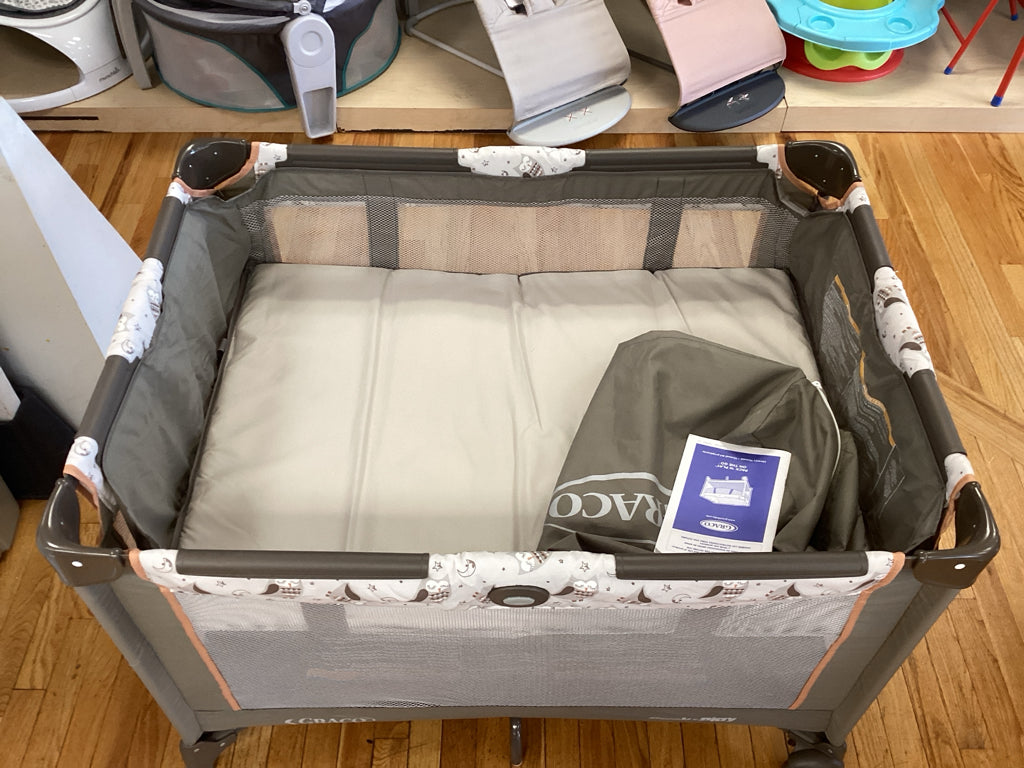 Graco Pack n' Play with bassinet