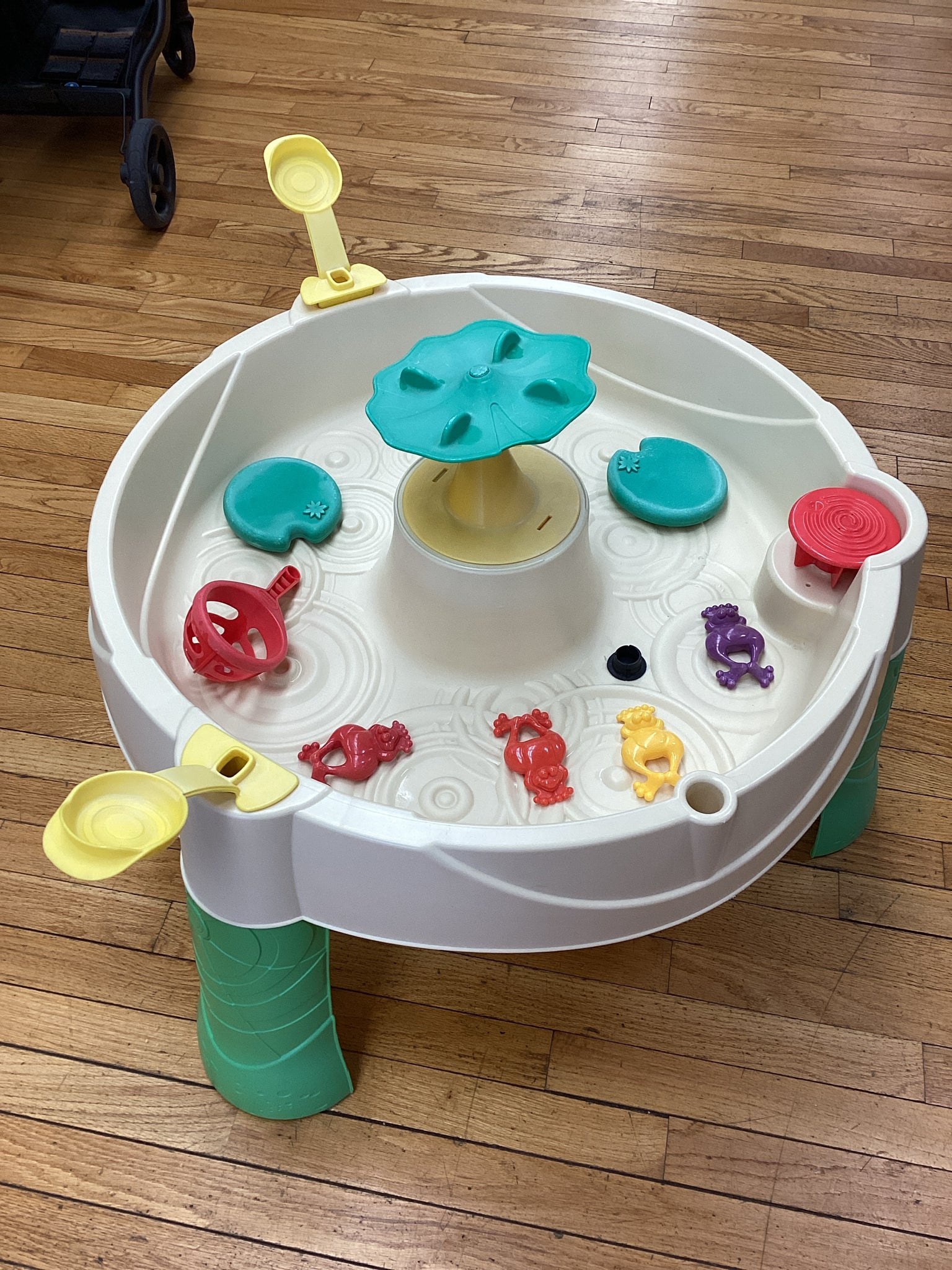 Little Tikes Frog Pond Water Table