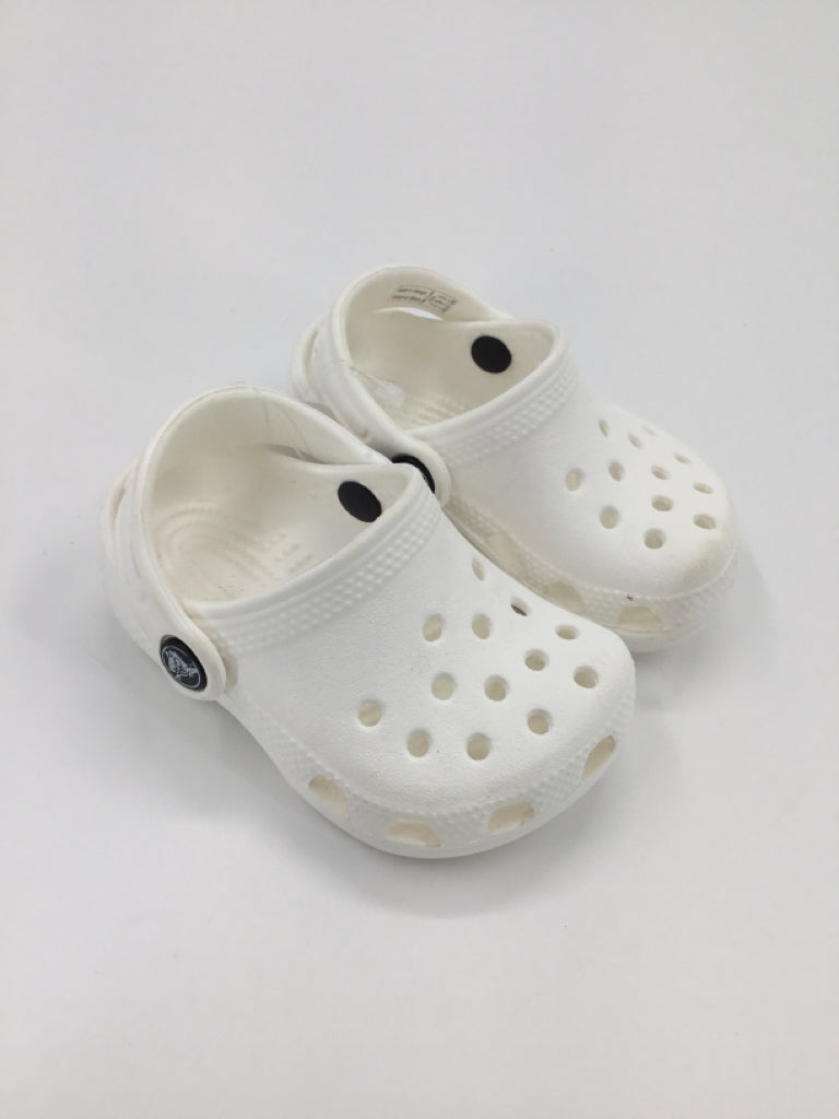 Crocs Child Size 2 Toddler White Sandals/Flip Flops