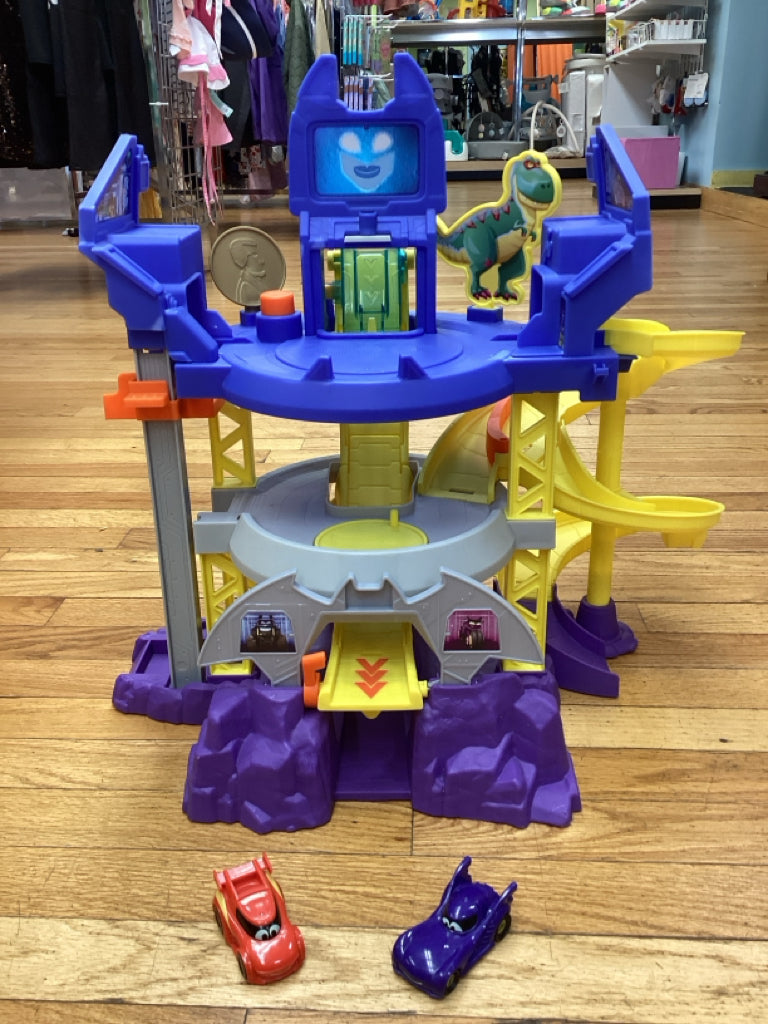 Fisher Price DC Batwheels Launch & Race Batcave Playset