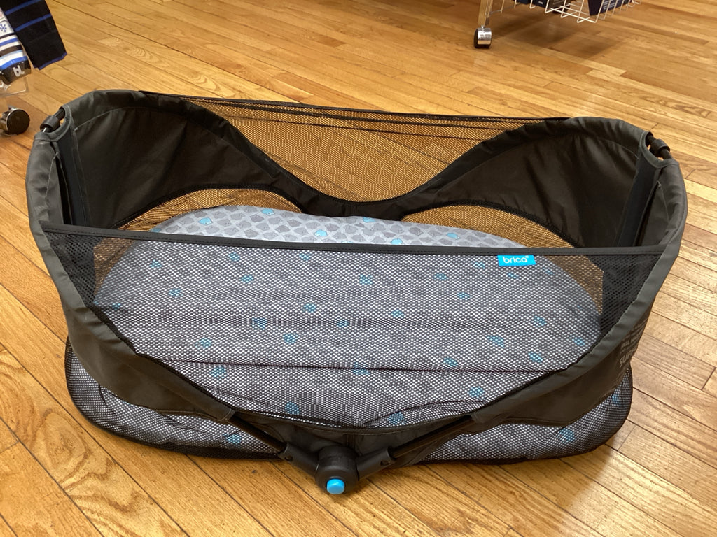 Munchkin Brica Fold N' Go Travel Bassinet