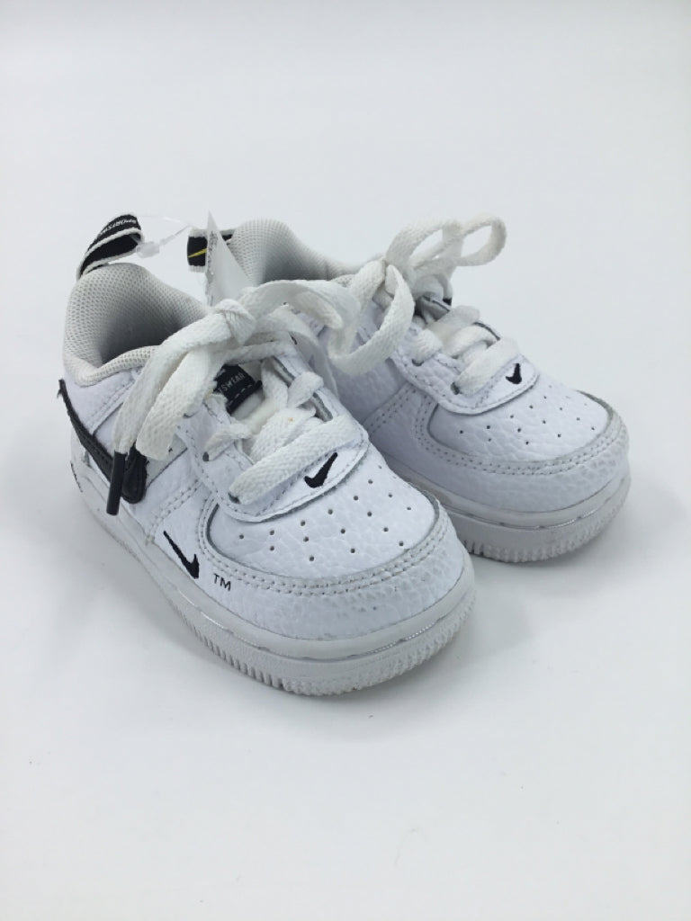 Nike Child Size 5 Toddler White Sneakers