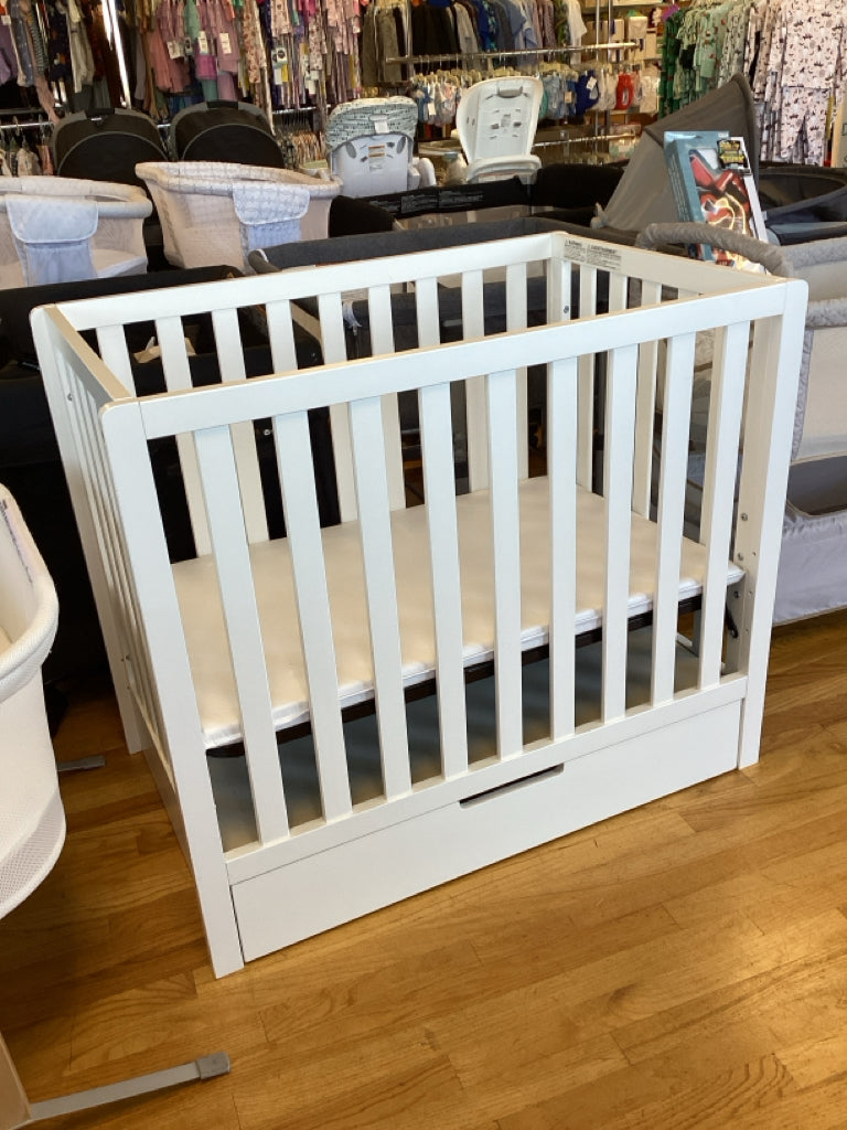 Carter's by DaVinci Colby Crib with Drawer