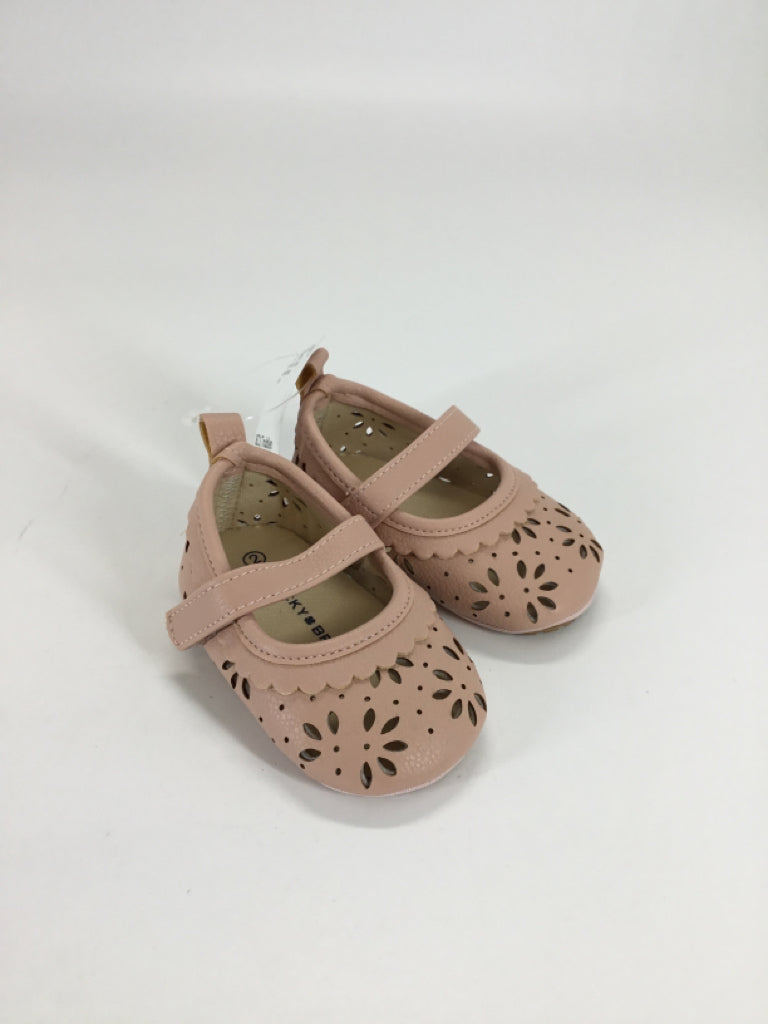 Lucky Brand Child Size 2 Toddler Pink Baby/Walker Shoes