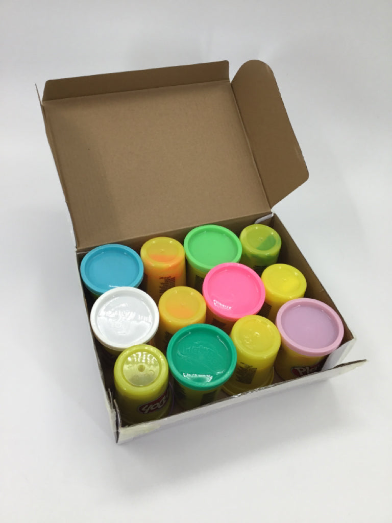 Hasbro Play Doh - Set of 12 tubs of colors