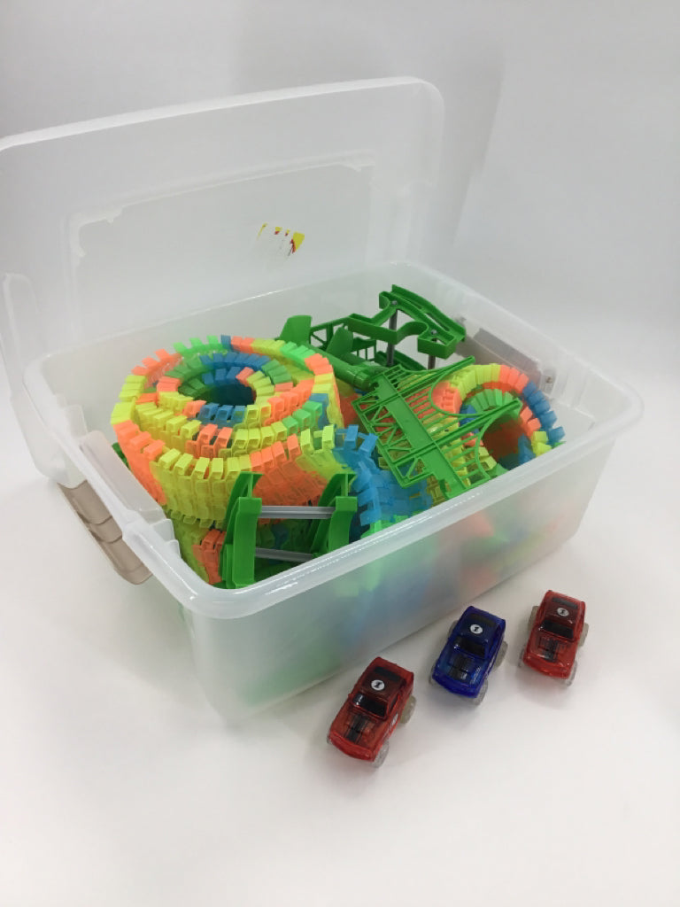 Magic Tracks Set W/ 3 Vehicles
