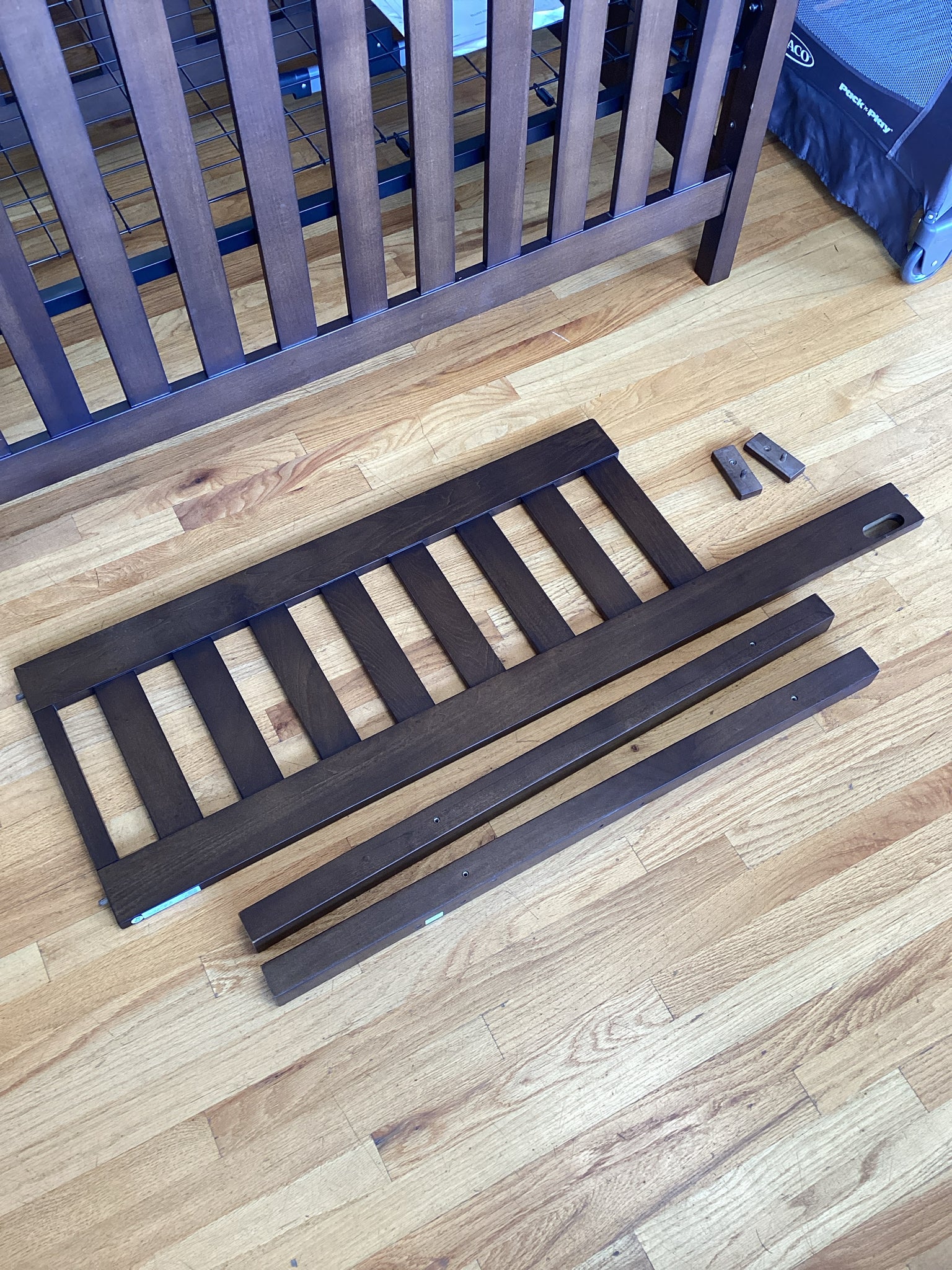 Pottery Barn Kids Elliot Convertible Crib w/Dresser Top Changing Station - 2018