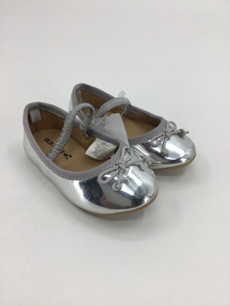Old Navy Child Size 5 Toddler Silver Dress Shoes