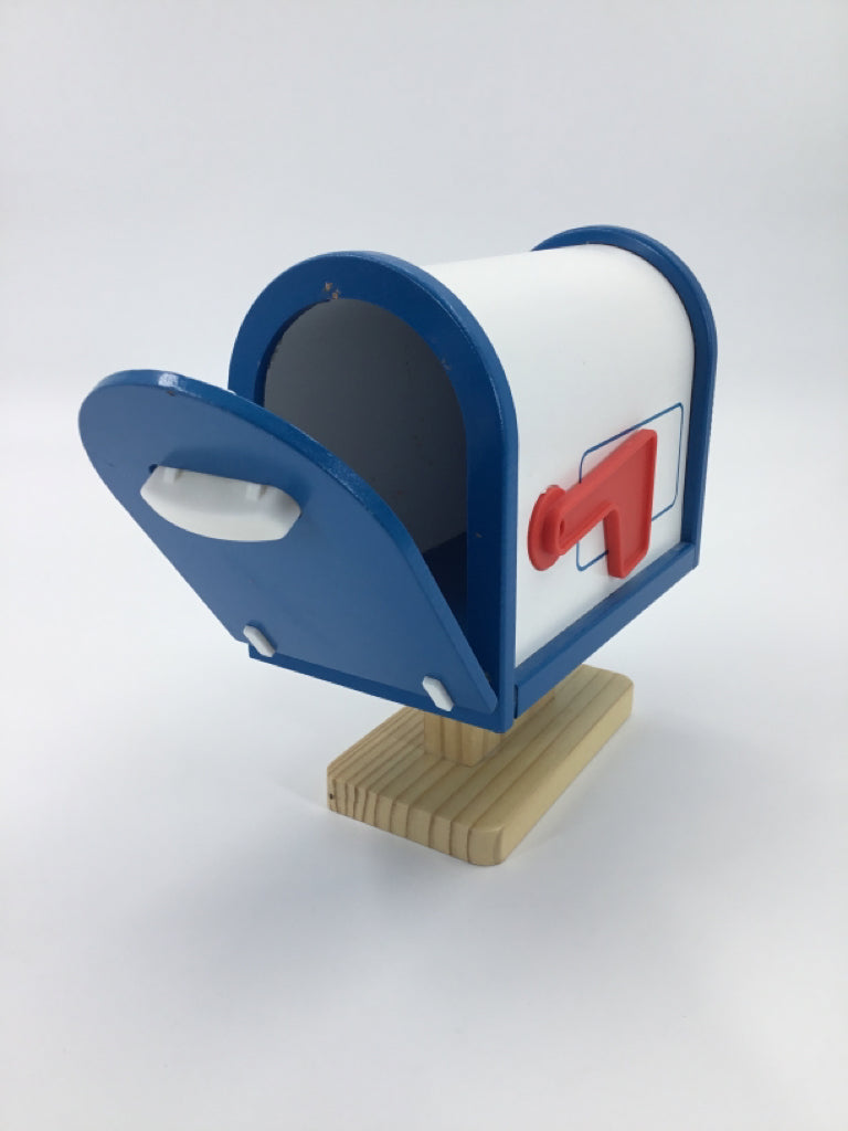 Melissa & Doug Wooden Mailbox