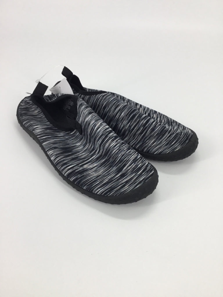 Cat & Jack Child Size 6 Youth Black Water Shoes