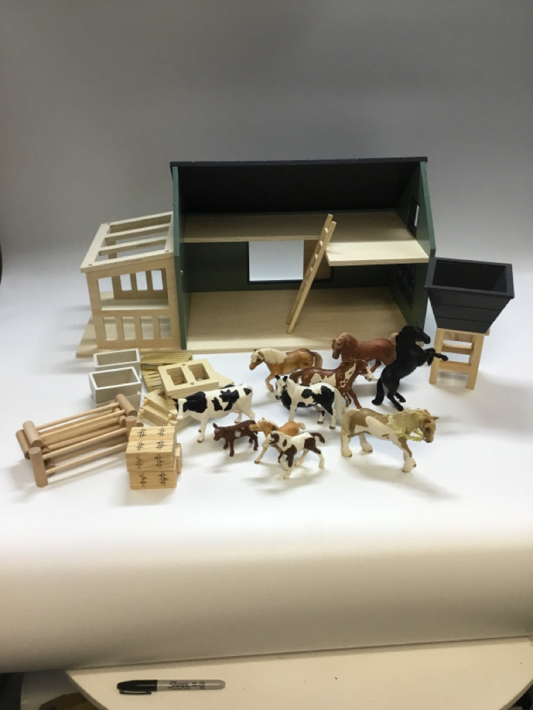 CoCo Villiage Wooden Farm & Accessories Set