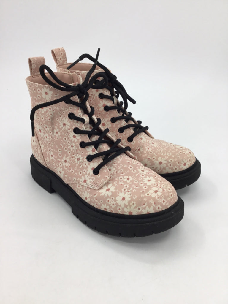 Art Class Child Size 4 Youth Pink Boots