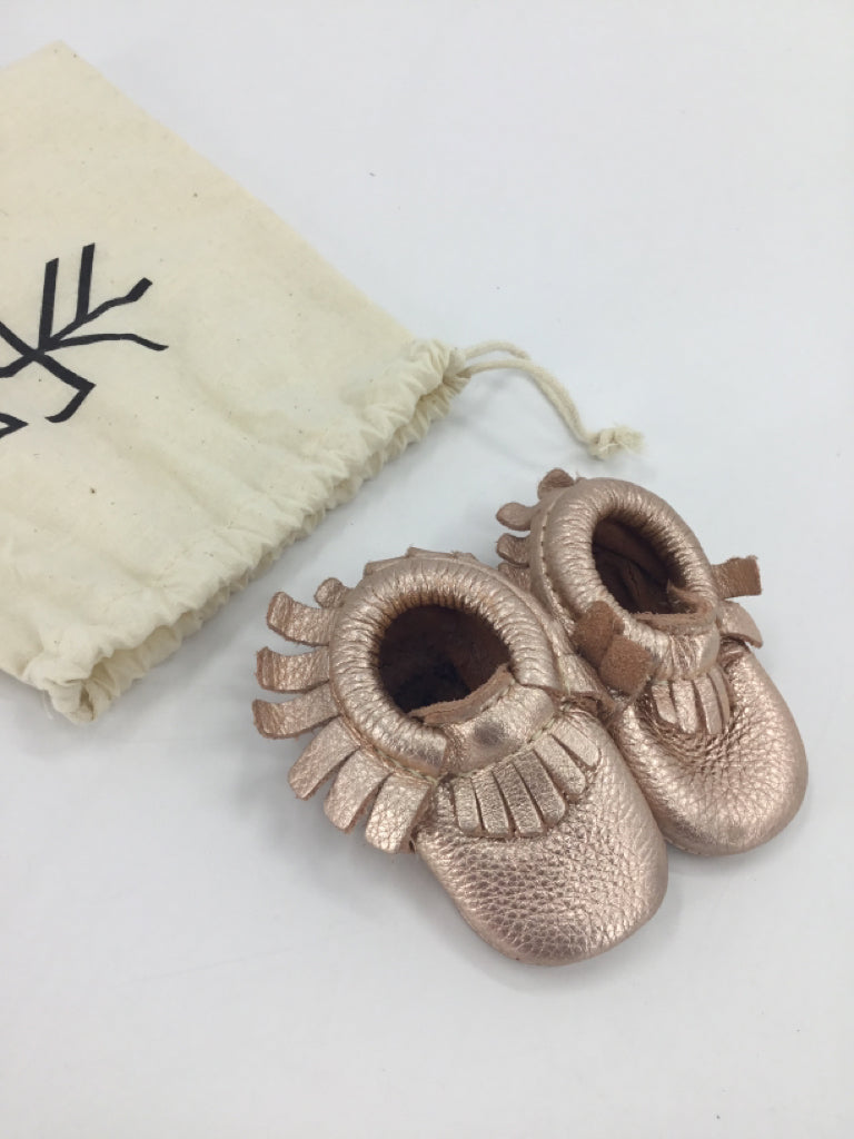Freshly Picked Child Size 0 Toddler Pink Baby/Walker Shoes