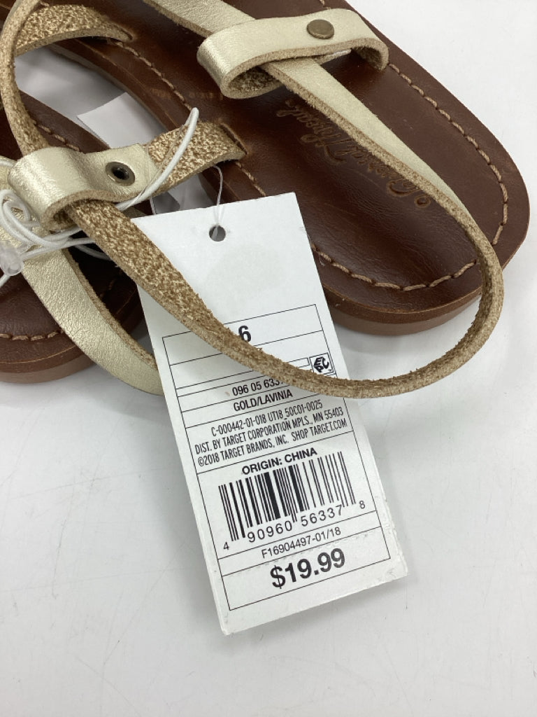 Universal Thread Child Size 6 Youth Gold Sandals/Flip Flops