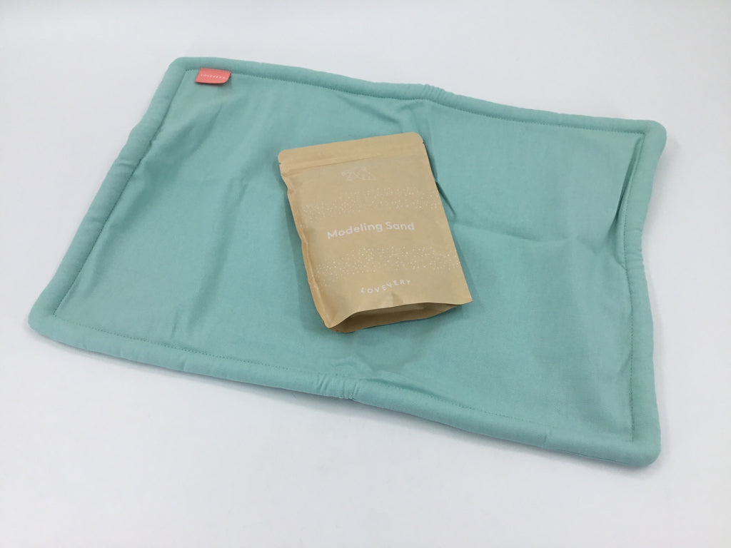 Lovevery Modeling Sand & Wipeable Mat