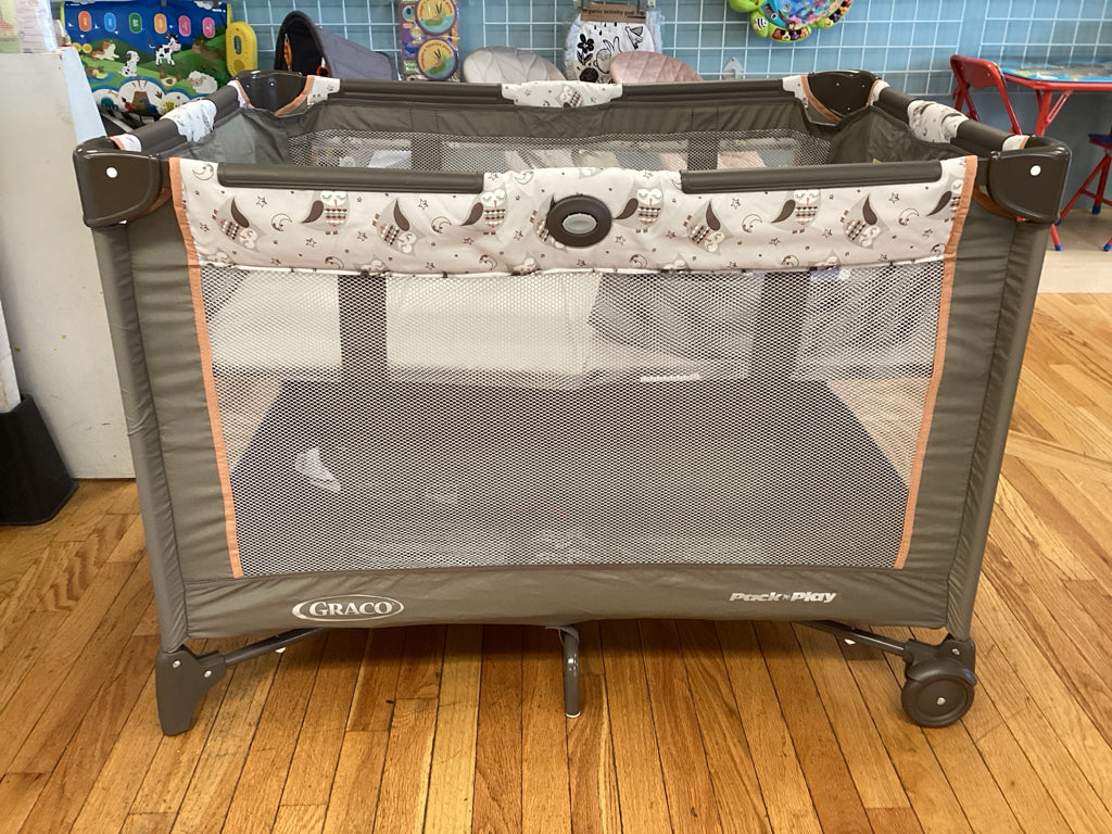 Graco Pack n' Play with bassinet