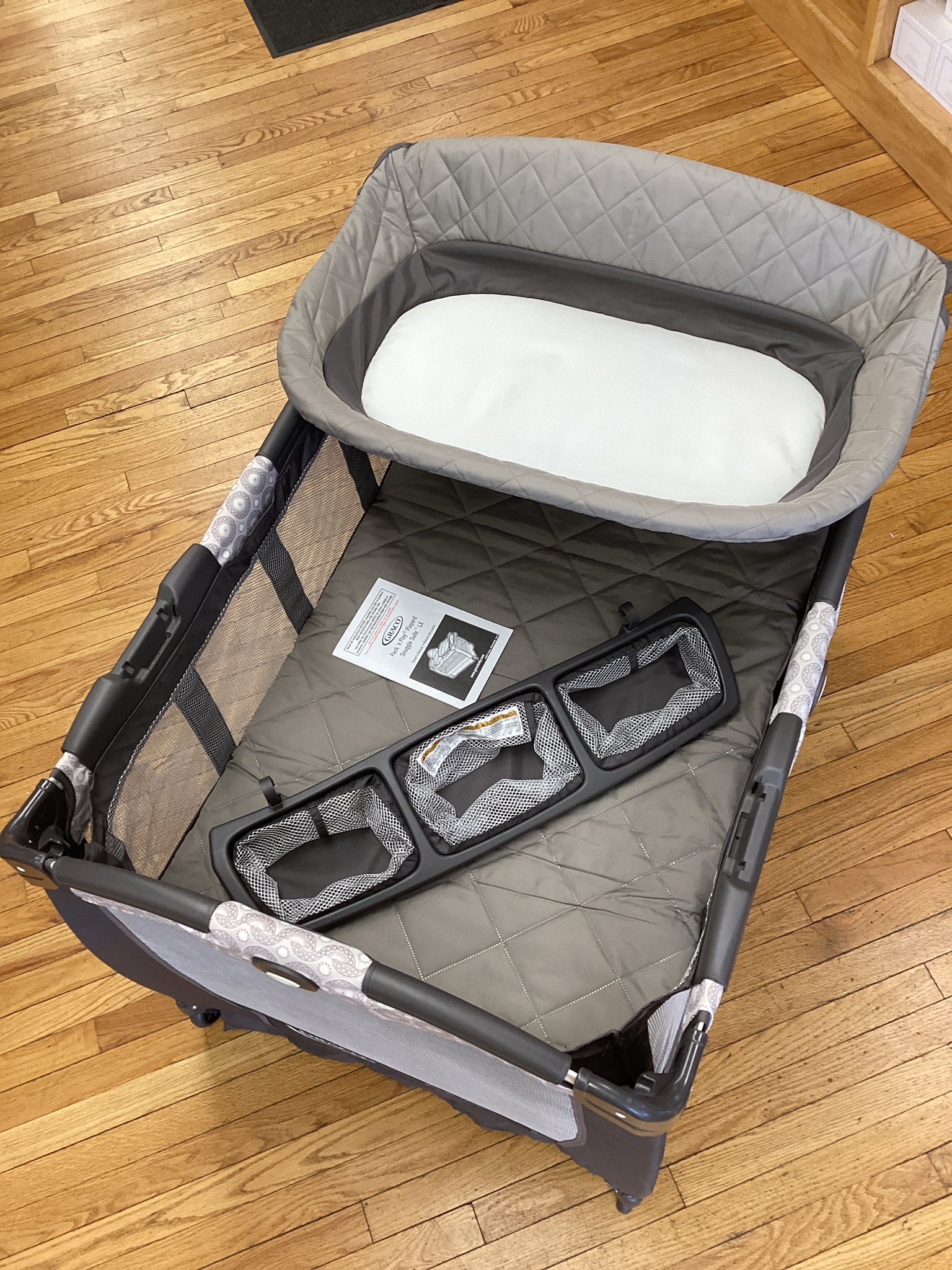 Graco Pack n' Play Playard Snuggle Suite LX