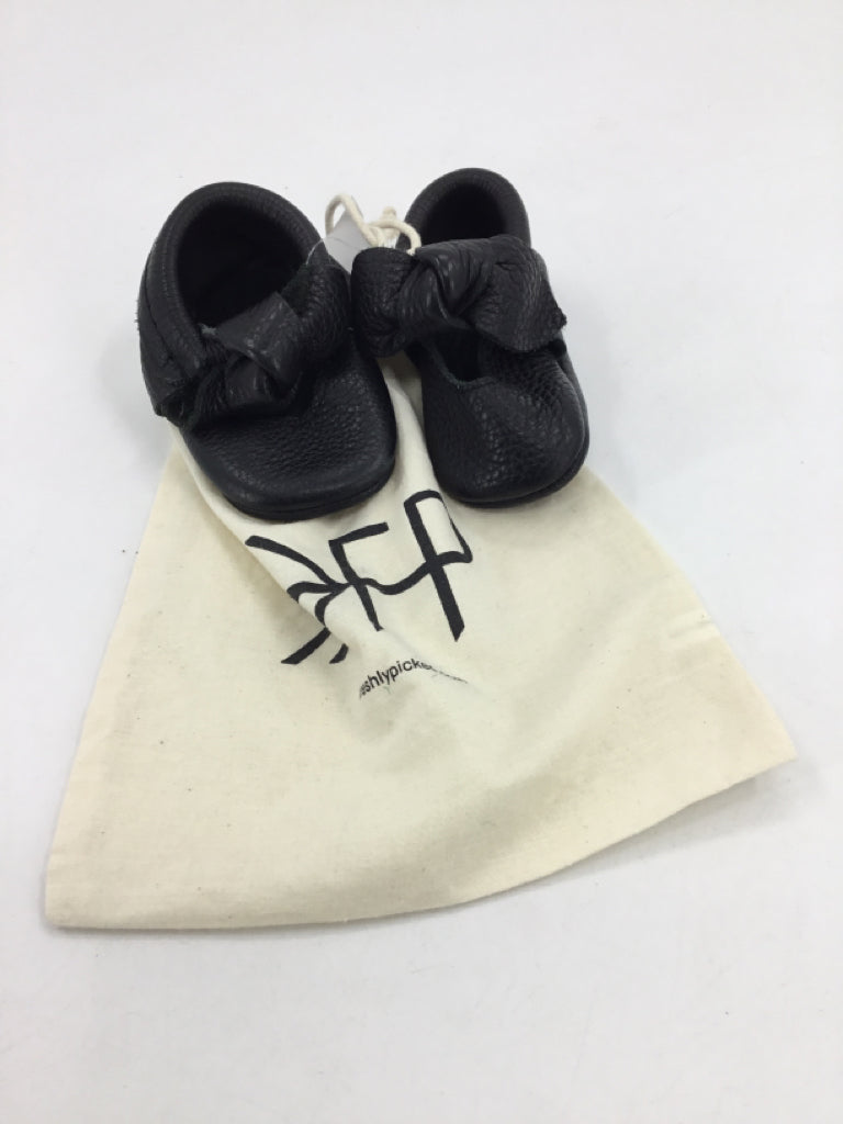 Freshly Picked Child Size 3 Toddler Black Baby/Walker Shoes