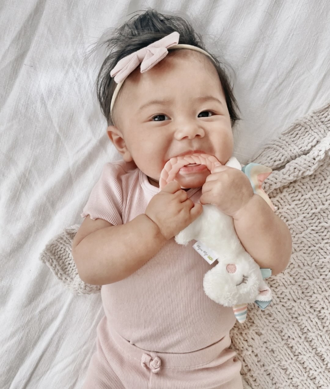 Itzy Ritzy Rattle Pal - Unicorn