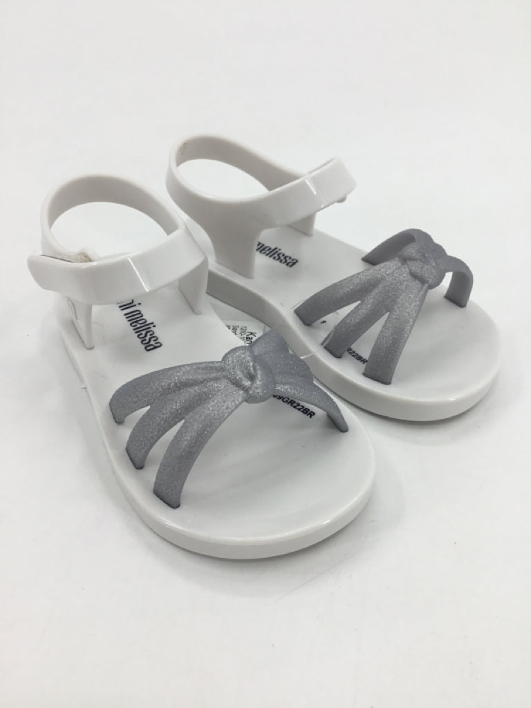 Mini Melissa Child Size 7 Toddler White Sandals/Flip Flops