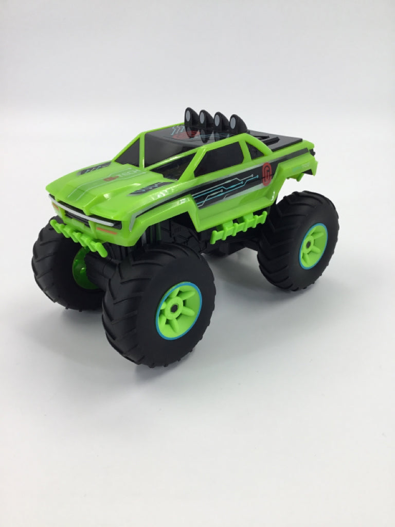 Maxx Action Glow Racers Hyper Climb Motorized Monster Truck