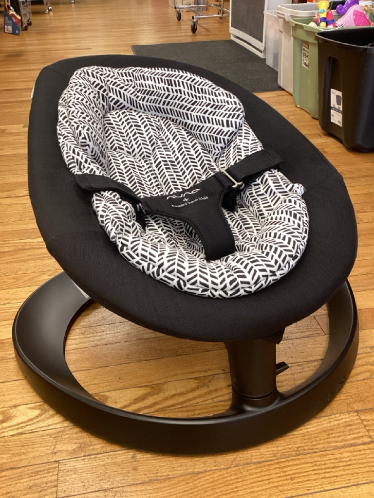 Nuna Leaf Grow Swing