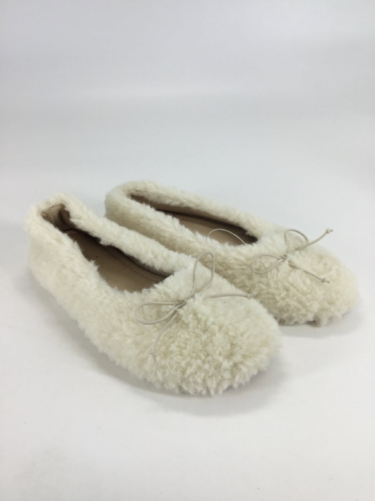 Zara Child Size 4 Youth Cream Slippers