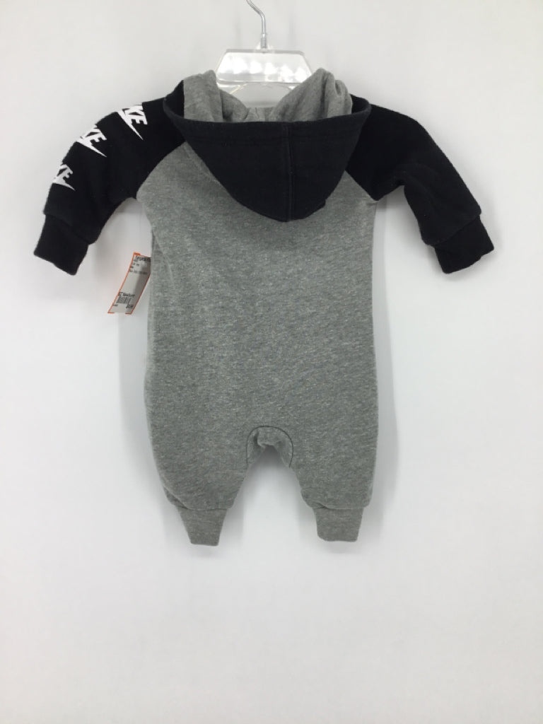 Nike Child Size Newborn Black Solid Outfit - boys