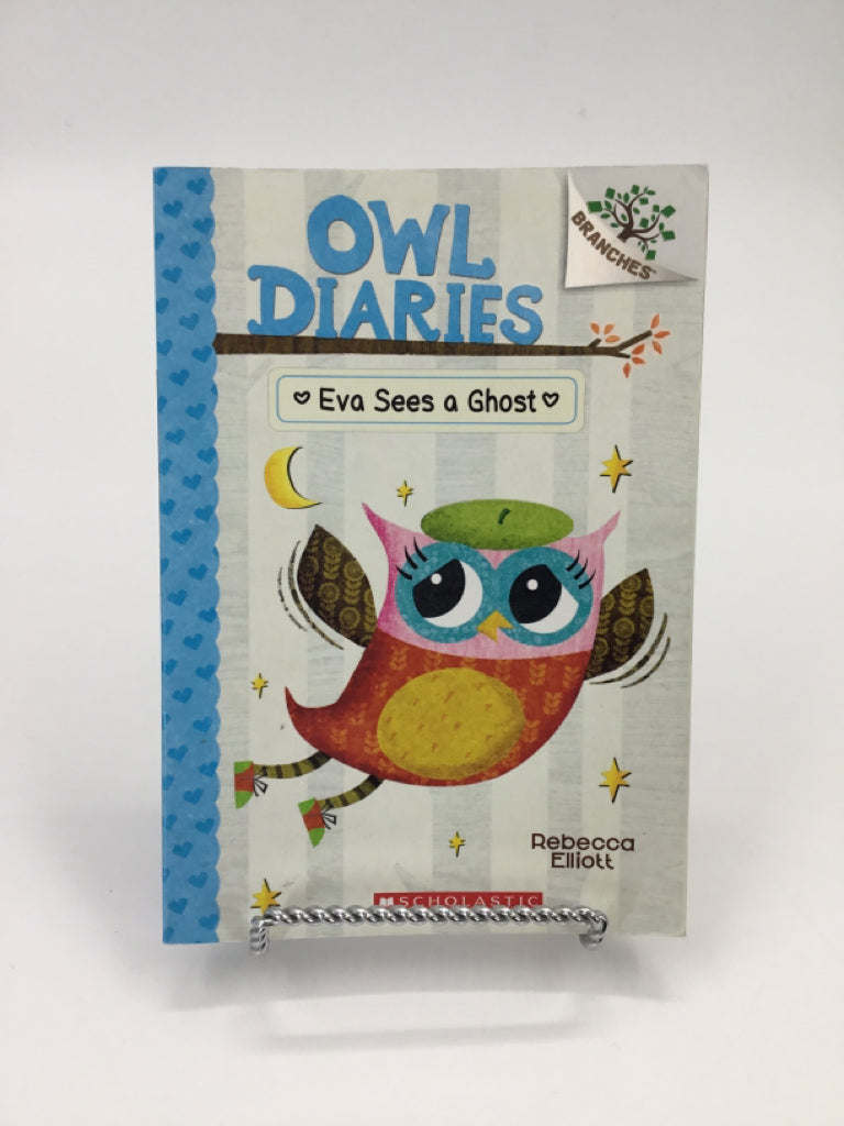 Owl Diaries: Eva Sees A Ghost Paperback Book