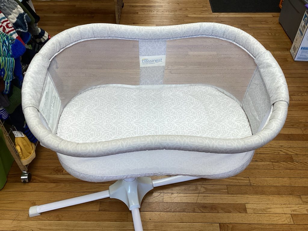 HALO BassiNest Swivel Sleeper Essentia