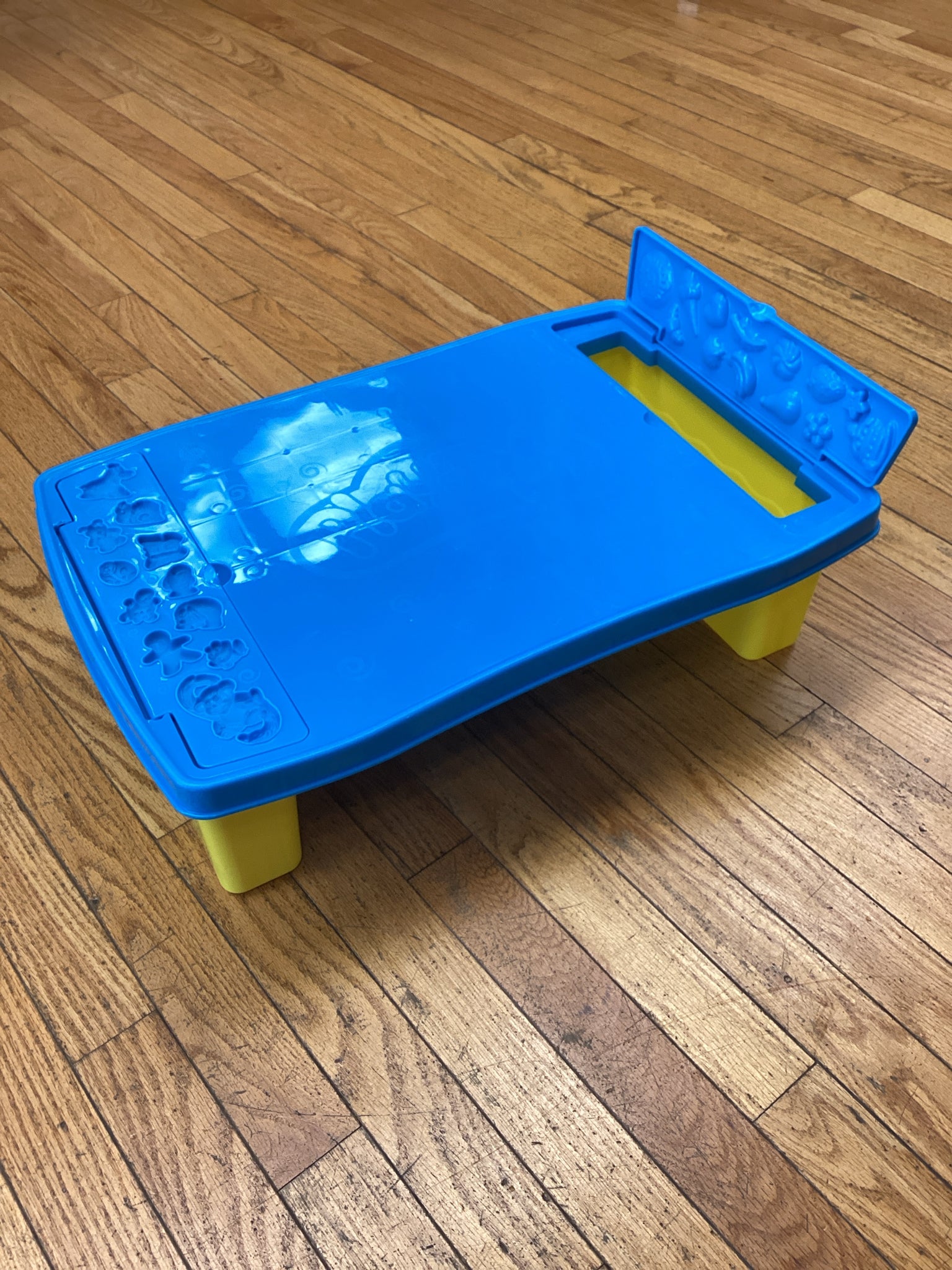 Play-Doh Play 'n Store Table