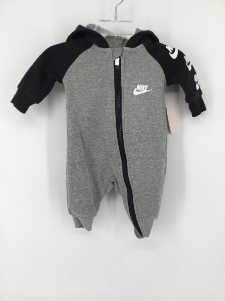 Nike Child Size Newborn Black Solid Outfit - boys