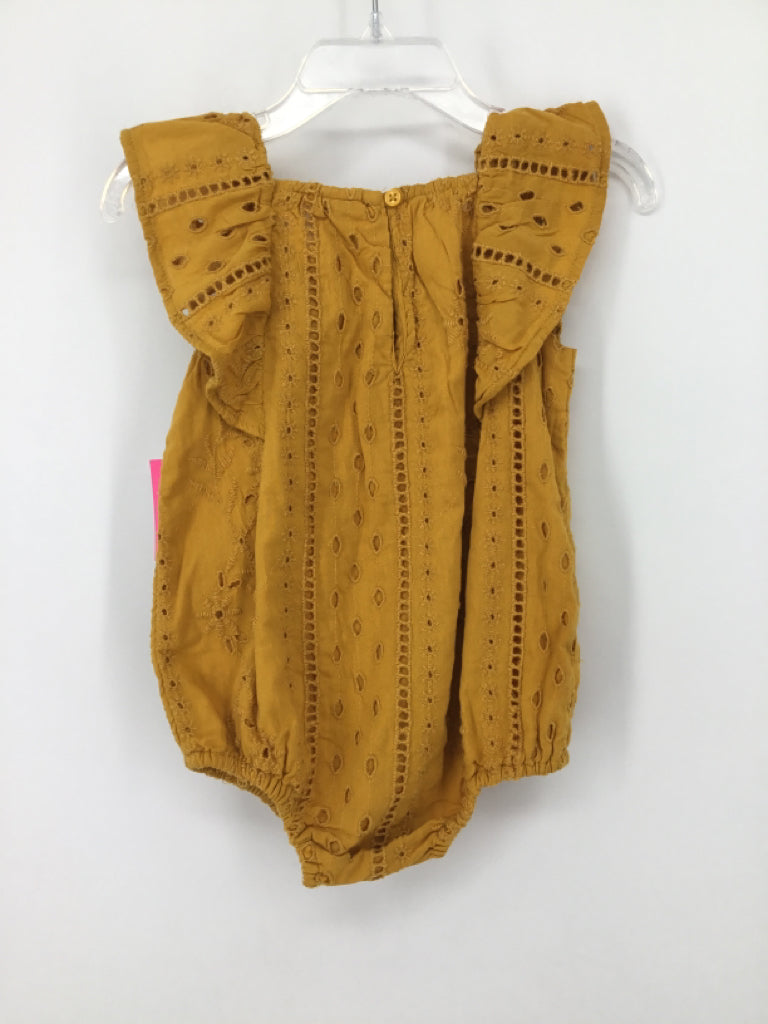 Old Navy Child Size 6-12 Months Mustard Outfit - girls