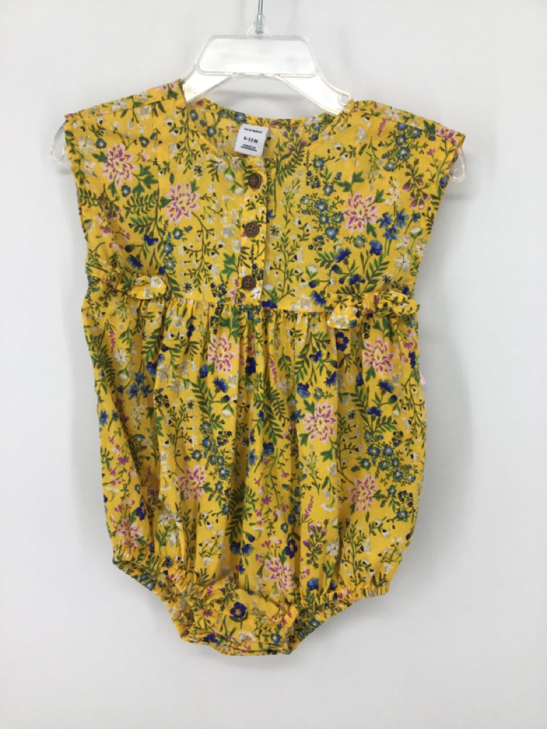 Old Navy Child Size 6-12 Months Yellow Outfit - girls
