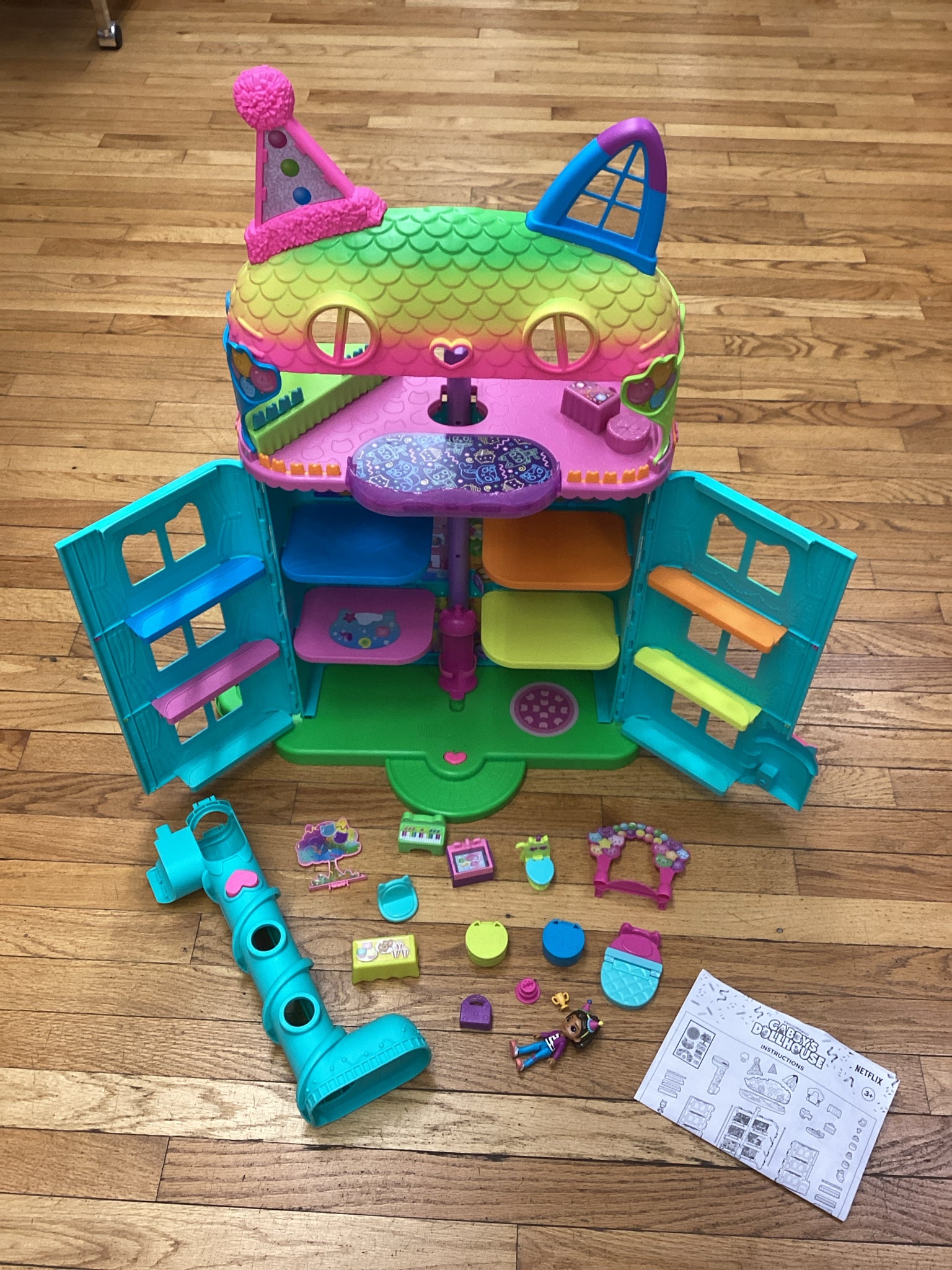 Dreamworks Gabby's Dollhouse Rainbow Themed Celebration Dollhouse
