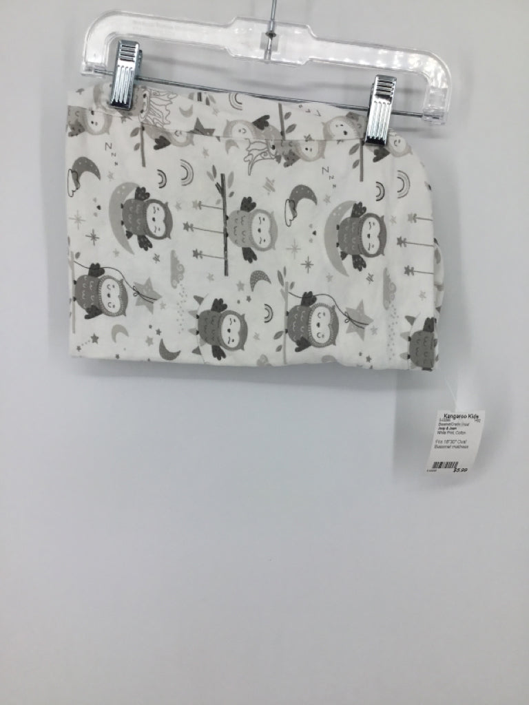 Joey & Joan White Print Bassinet/Cradle Sheet