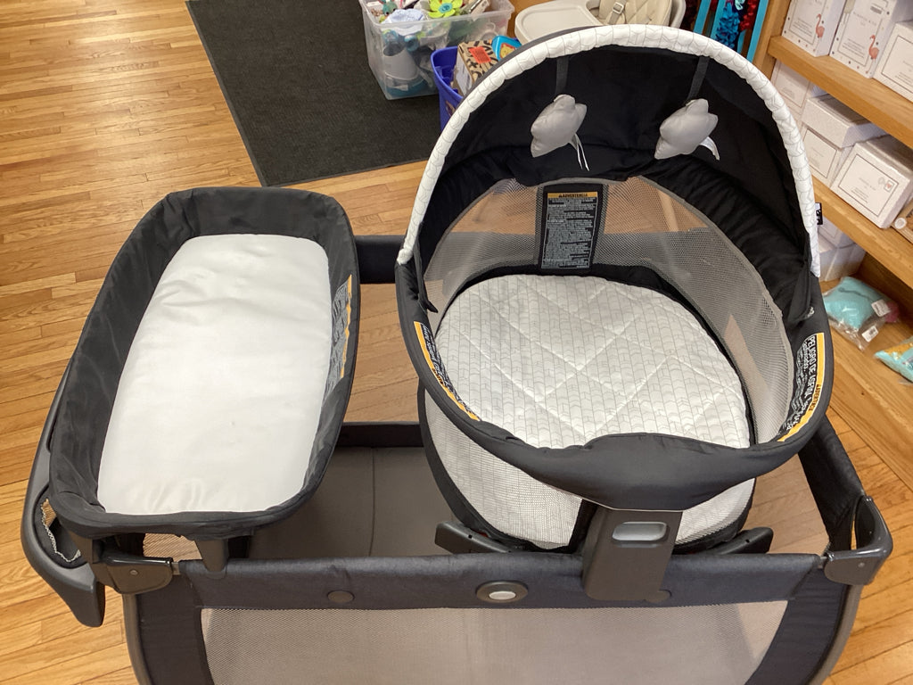 Graco Pack n Play Travel Dome Playard
