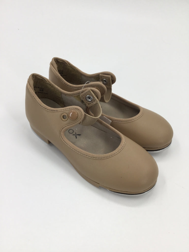 Capezio Child Size 8.5 Toddler Beige Sport/Dance Shoes