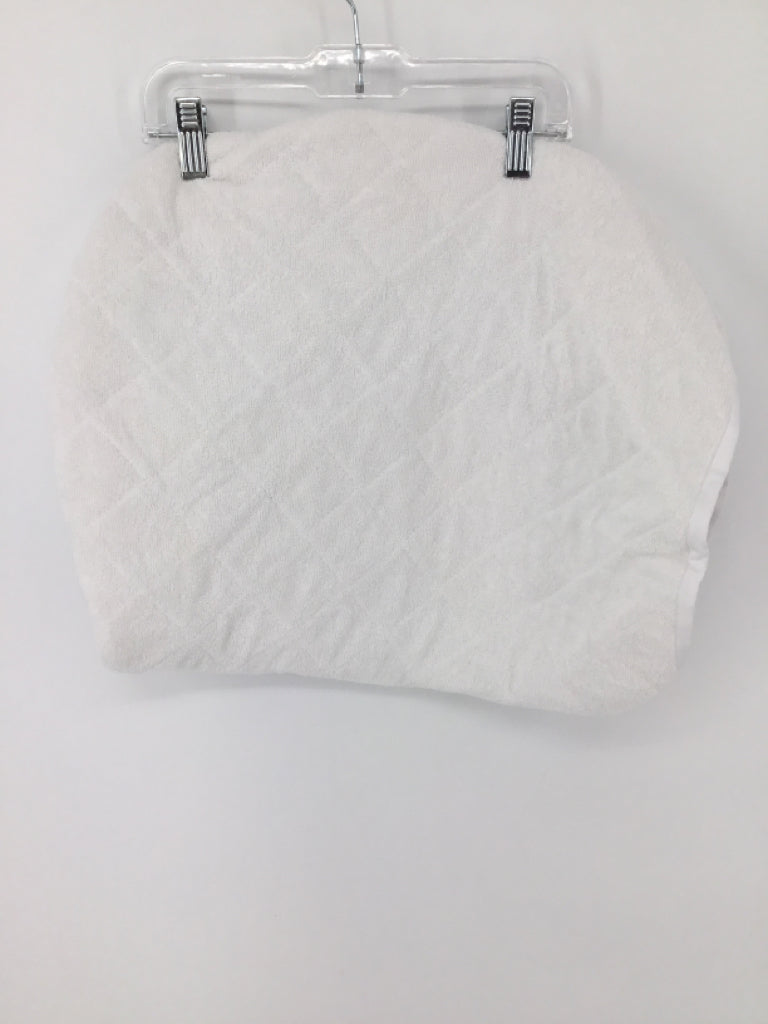 Biloban White Bassinet/Cradle Mattress Protector