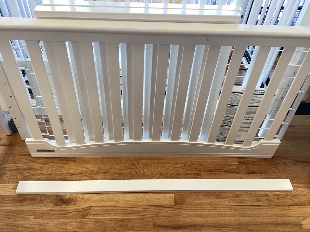 Fisher Price Mia 4 in 1 Convertible Crib - 2018