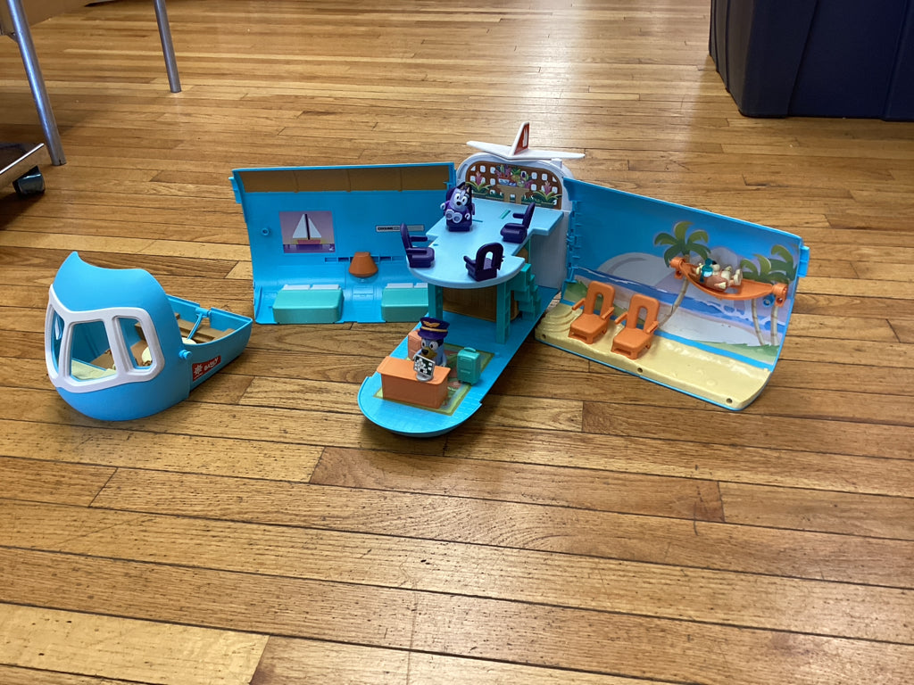 Bluey 3-in-1 Transforming Plane Playset with sounds, figures & accessories