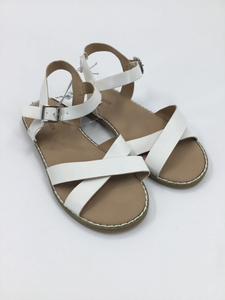 Tucker + Tate Child Size 2 Youth White Sandals/Flip Flops