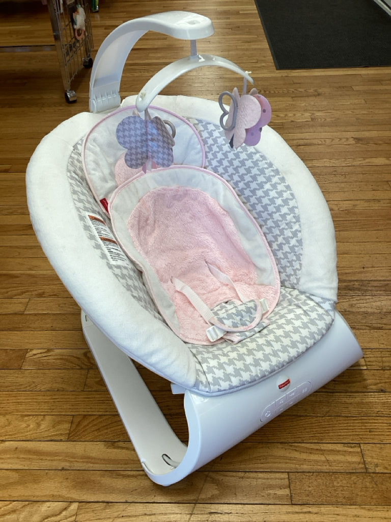 Fisher Price Vibrating Bouncy Seat with sound