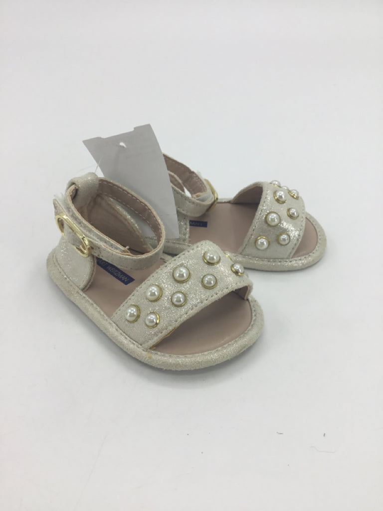 Stuart Weitzman Child Size 3 Toddler Gold Sandals/Flip Flops