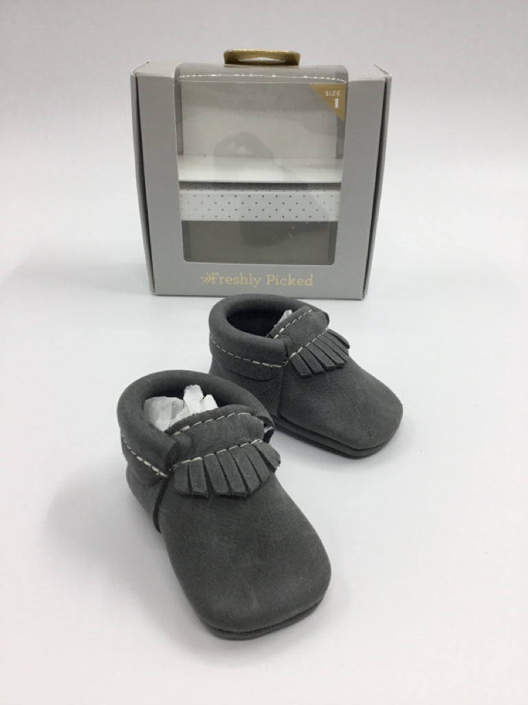 Freshly Picked Child Size 1 Toddler Gray Baby/Walker Shoes