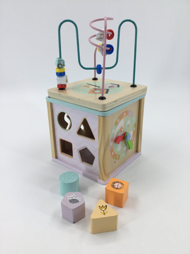 Leo & Friends Alice Activity Cube